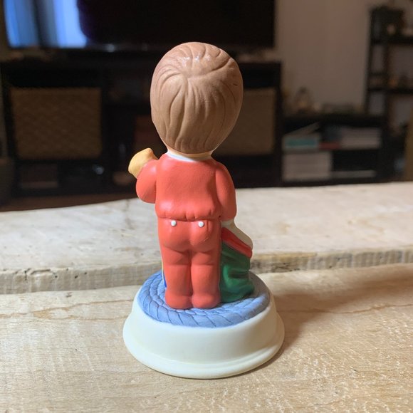 354. Vintage Avon Christmas 1987 Joan Walsh Anglund Boy Figurine Decor Gift - Picture 3 of 5